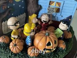 EXTRAVAGANCE HALLOWEEN PEANUTS Sculpture Rotative Lazy Susan Danbury Mint 2016