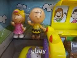 Ensemble De Figurines Snoopy Bus Scolaire Charlie Brown Sully Snoopy Peanuts Charlie Brown