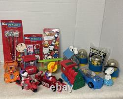 Ensemble Vintage de 17 Figurines Distributeurs de Bonbons Snoopy, Montres, Crayons RARES