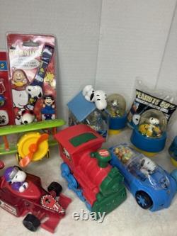 Ensemble Vintage de 17 Figurines Distributeurs de Bonbons Snoopy, Montres, Crayons RARES