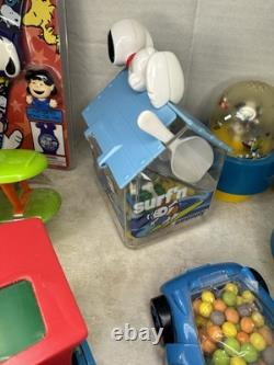 Ensemble Vintage de 17 Figurines Distributeurs de Bonbons Snoopy, Montres, Crayons RARES
