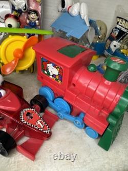 Ensemble Vintage de 17 Figurines Distributeurs de Bonbons Snoopy, Montres, Crayons RARES