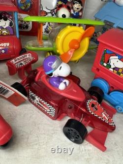 Ensemble Vintage de 17 Figurines Distributeurs de Bonbons Snoopy, Montres, Crayons RARES