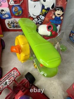 Ensemble Vintage de 17 Figurines Distributeurs de Bonbons Snoopy, Montres, Crayons RARES