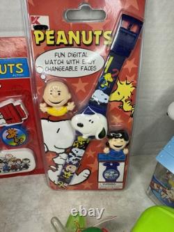 Ensemble Vintage de 17 Figurines Distributeurs de Bonbons Snoopy, Montres, Crayons RARES