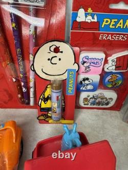 Ensemble Vintage de 17 Figurines Distributeurs de Bonbons Snoopy, Montres, Crayons RARES