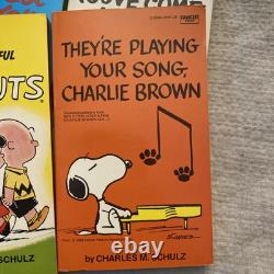 Ensemble de 23 livres de poche vintage Peanuts Charlie Brown Snoopy