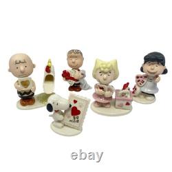 Ensemble de figurines Lenox Peanuts pour la Saint-Valentin de 5 Charlie Brown Snoopy Sally Lucy