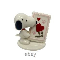 Ensemble de figurines Lenox Peanuts pour la Saint-Valentin de 5 Charlie Brown Snoopy Sally Lucy