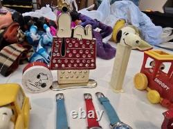 Ensemble de jouets vintage Peanuts Snoopy Charlie Brown montres PEZ voitures Hong Kong années 50 60