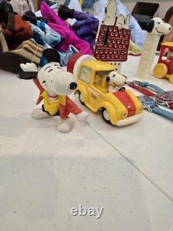 Ensemble de jouets vintage Peanuts Snoopy Charlie Brown montres PEZ voitures Hong Kong années 50 60