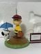 Figurine Ashton Drake Peanuts Snoopy Avril #4 Délai De Pluie Charlie Brown A1702