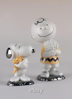 Figurine de Charlie Brown. Figurine en porcelaine de Charlie Brown (Snoopy)