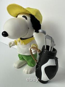 Figurine de golfeur Snoopy collectible avec chapeau, sac de golf et clubs de golf des années 1950