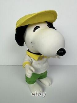 Figurine de golfeur Snoopy collectible avec chapeau, sac de golf et clubs de golf des années 1950