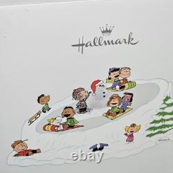 Figurine de table musicale en mouvement de Charlie Brown et Snoopy en train de faire de la luge de Hallmark Peanuts