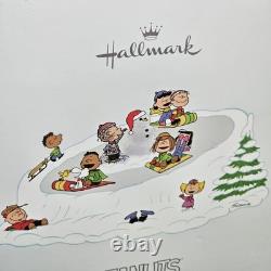 Figurine de table musicale en mouvement de Charlie Brown et Snoopy en train de faire de la luge de Hallmark Peanuts