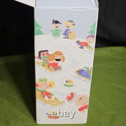 Figurine de table musicale en mouvement de Charlie Brown et Snoopy en train de faire de la luge de Hallmark Peanuts