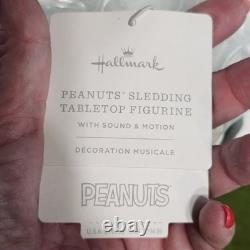 Figurine de table musicale en mouvement de Charlie Brown et Snoopy en train de faire de la luge de Hallmark Peanuts