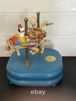 Figurine musicale en porcelaine vintage Willitts Peanuts Carnival, Snoopy et Charlie Brown