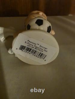 Figurines de jeu de soccer Lenox Peanuts 5 PC. Charlie Brown, Snoopy et amis 857523 Neuf