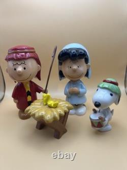 Figurines du Spectacle de Noël Peanuts de Hawthorne Village : Charlie Brown, Lucy, Snoopy