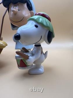 Figurines du Spectacle de Noël Peanuts de Hawthorne Village : Charlie Brown, Lucy, Snoopy