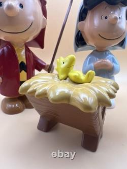 Figurines du Spectacle de Noël Peanuts de Hawthorne Village : Charlie Brown, Lucy, Snoopy