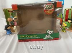 Figurines miniatures de la crèche de Noël de Charlie Brown Peanuts + chorale concert