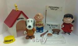 Figurines vintage en plastique PEANUTS : Snoopy, Charlie Brown, Lucy, Woodstock avec accessoires