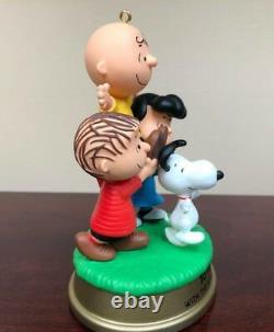 Hallmark Company Snoopy Charlie Brown A Jeté L'ornement