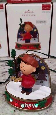 Hallmark Keepsake Storytellers 2018 Un Noël de Charlie Brown Ensemble avec Magic Cord