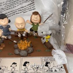 Hallmark LTD 2019 Peanuts Figurine RARE 'C'était un court été, Charlie Brown'