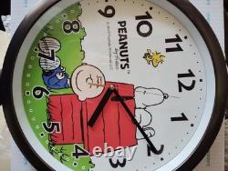 Horloge murale Peanuts Snoopy et Charlie Brown 30 cm en plastique 2013 neuve dans sa boîte Horloge murale Peanuts Snoopy et Charlie Brown 30 cm en plastique 2013 neuve dans sa boîte