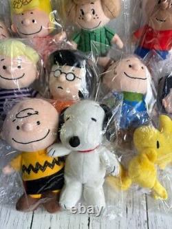 Jouet en peluche du groupe PEANUTS - Ensemble de 12 poupées Snoopy et ses amis Charlie, Lucy et Pig Pen