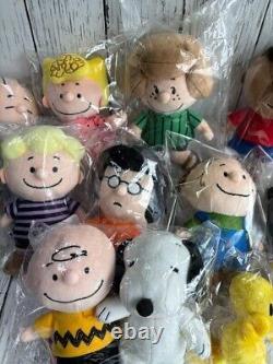 Jouet en peluche du groupe PEANUTS - Ensemble de 12 poupées Snoopy et ses amis Charlie, Lucy et Pig Pen