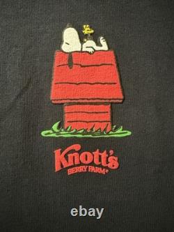Knott's Berry Farm unisexe taille XL noir et rouge Peanuts Snoopy Charlie Brown neuf avec étiquette