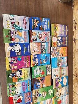 LOT 42 CASSETTES VHS PEANUTS CHARLIE BROWN. Utilisé en divers états. PEANUTS Snoopy