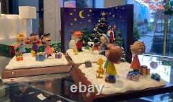 La boîte-cadeau panoramique Merry Christmas Charlie Brown de Danbury Mint, très rare