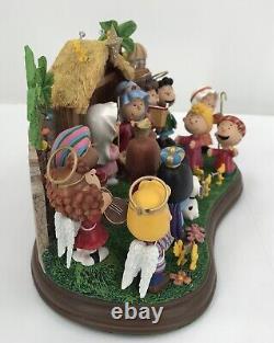 La crèche de Noël Peanut de Danbury Mint avec Snoopy, Charlie Brown et Lucy