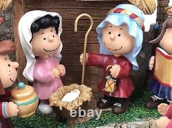 La crèche de Noël Peanut de Danbury Mint avec Snoopy, Charlie Brown et Lucy