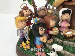 La crèche de Noël Peanut de Danbury Mint avec Snoopy, Charlie Brown et Lucy