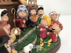 La crèche de Noël Peanut de Danbury Mint avec Snoopy, Charlie Brown et Lucy