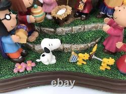 La crèche de Noël Peanut de Danbury Mint avec Snoopy, Charlie Brown et Lucy