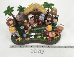 La crèche de Noël Peanut de Danbury Mint avec Snoopy, Charlie Brown et Lucy