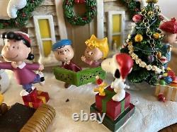 La maison illuminée de Noël Peanuts de Danbury Mint Charlie Brown Snoopy testée fonctionne