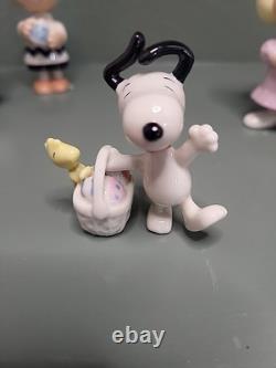 Lenox C'est le Beagle de Pâques Charlie Brown Ensemble de 5 Figurines Peanuts