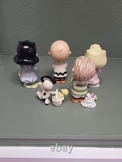 Lenox C'est le Beagle de Pâques Charlie Brown Ensemble de 5 Figurines Peanuts