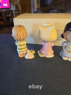 Lenox Peanuts C'est le Beagle de Pâques Ensemble de 5 Charlie Brown Lucy Snoopy Nouvelle Boîte