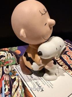 Lenox Peanuts Plein de câlins Charlie Brown et Snoopy en porcelaine, 5,25 pouces